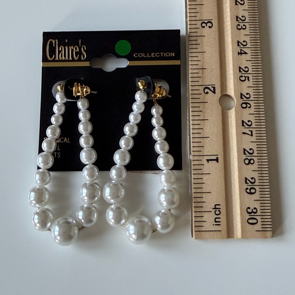 Claire's Vintage Faux Pearl Oval Stud Gold and White Earrings-Butterfly Back 90s - Picture 7 of 7